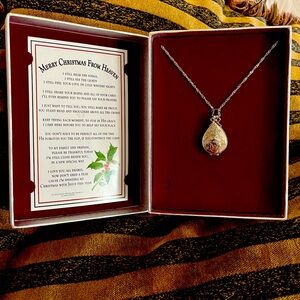 NIB Merry Christmas From Heaven Locket Keepsake